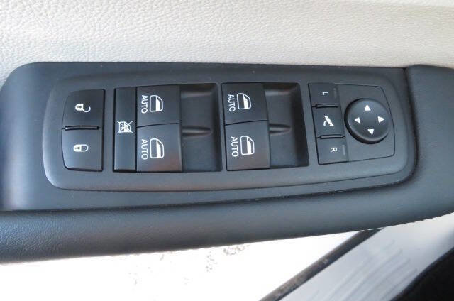 Used 2024 Chrysler Pacifica Limited w/ Trailer Tow Group image 19