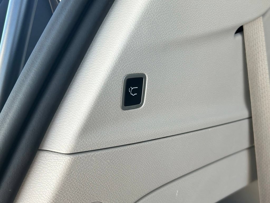 Used 2023 Chrysler Pacifica Touring-L FWD image 49