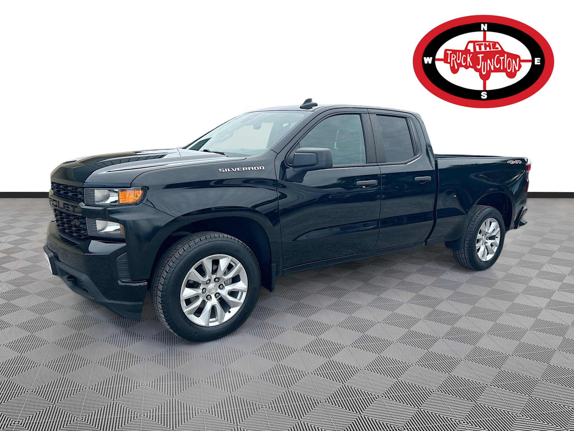 Used 2021 Chevrolet Silverado 1500 Custom w/ Safety Confidence Package image 3