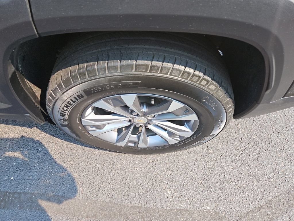 Used 2025 Chevrolet Equinox LT AWD/4WD image 12