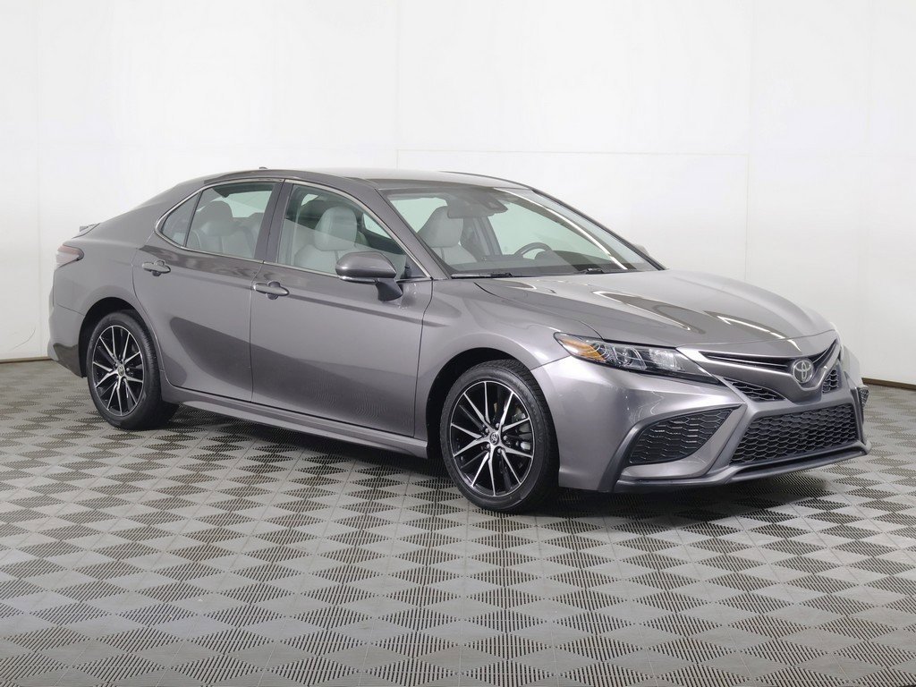 Used 2023 Toyota Camry SE image 2