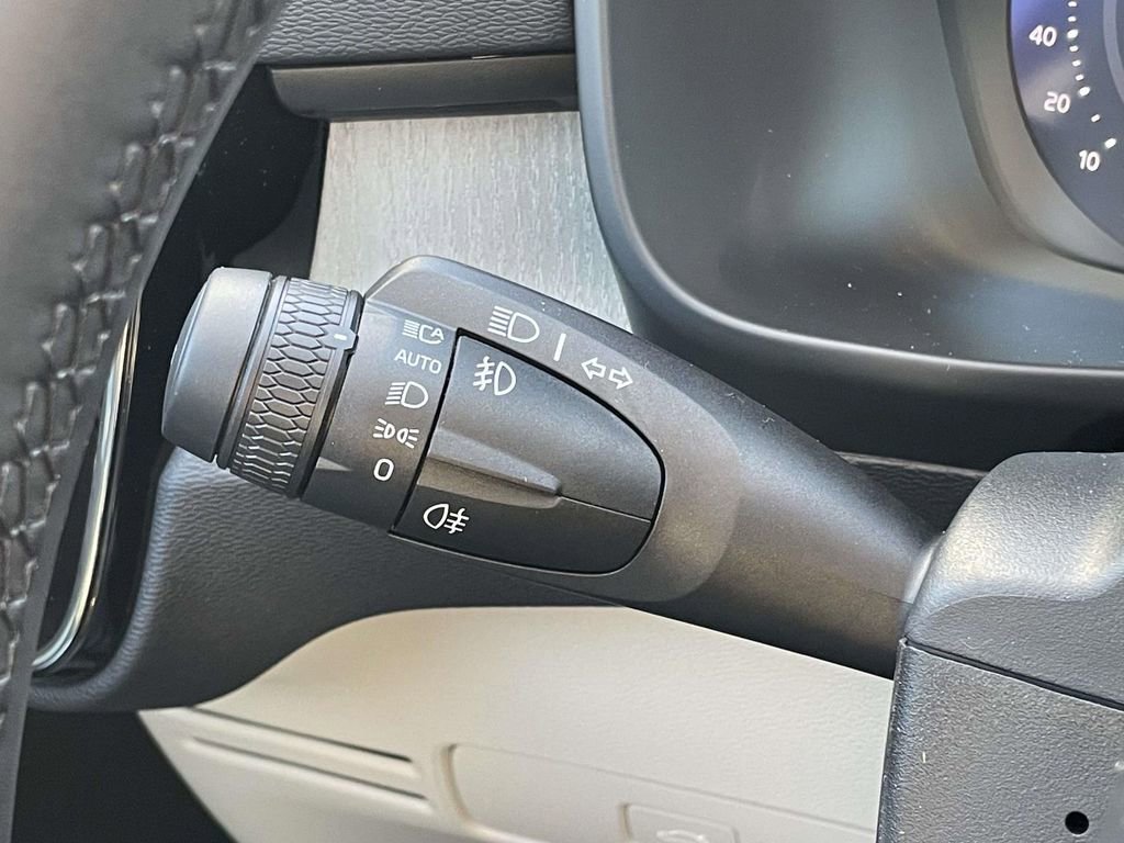 New 2026 Volvo XC40 B4 Plus w/ Protection Package Premier FWD image 12