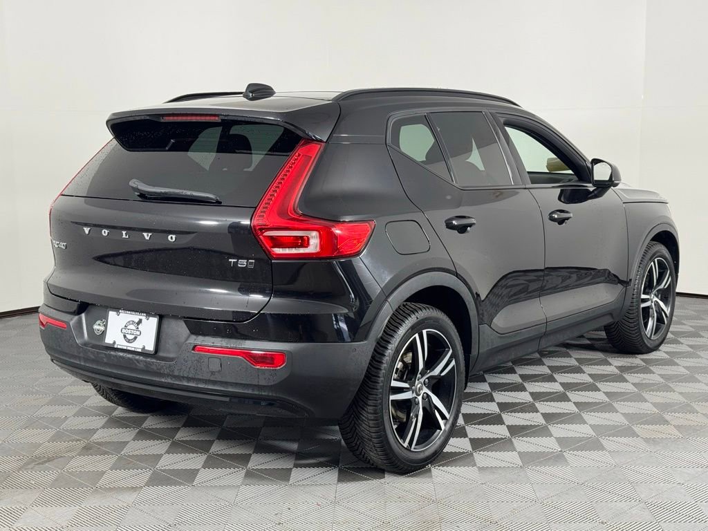 Used 2021 Volvo XC40 T5 R-Design w/ Advanced Package AWD/4WD image 3