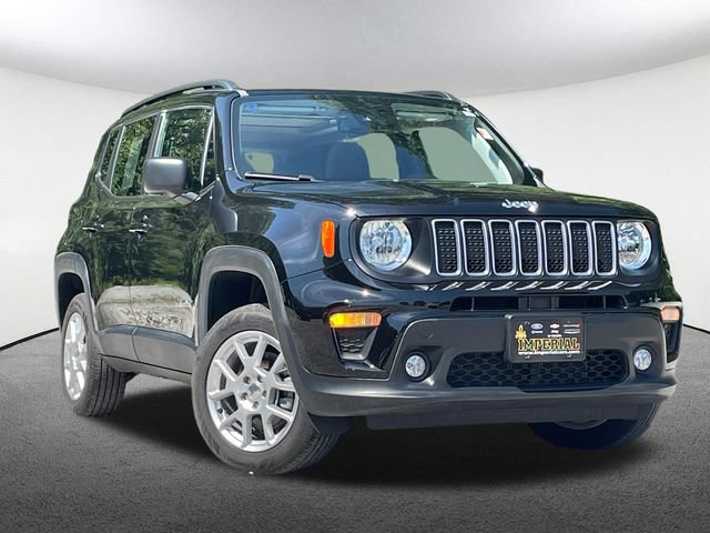 Used 2023 Jeep Renegade Latitude w/ Sun/Sound Group AWD/4WD image 2