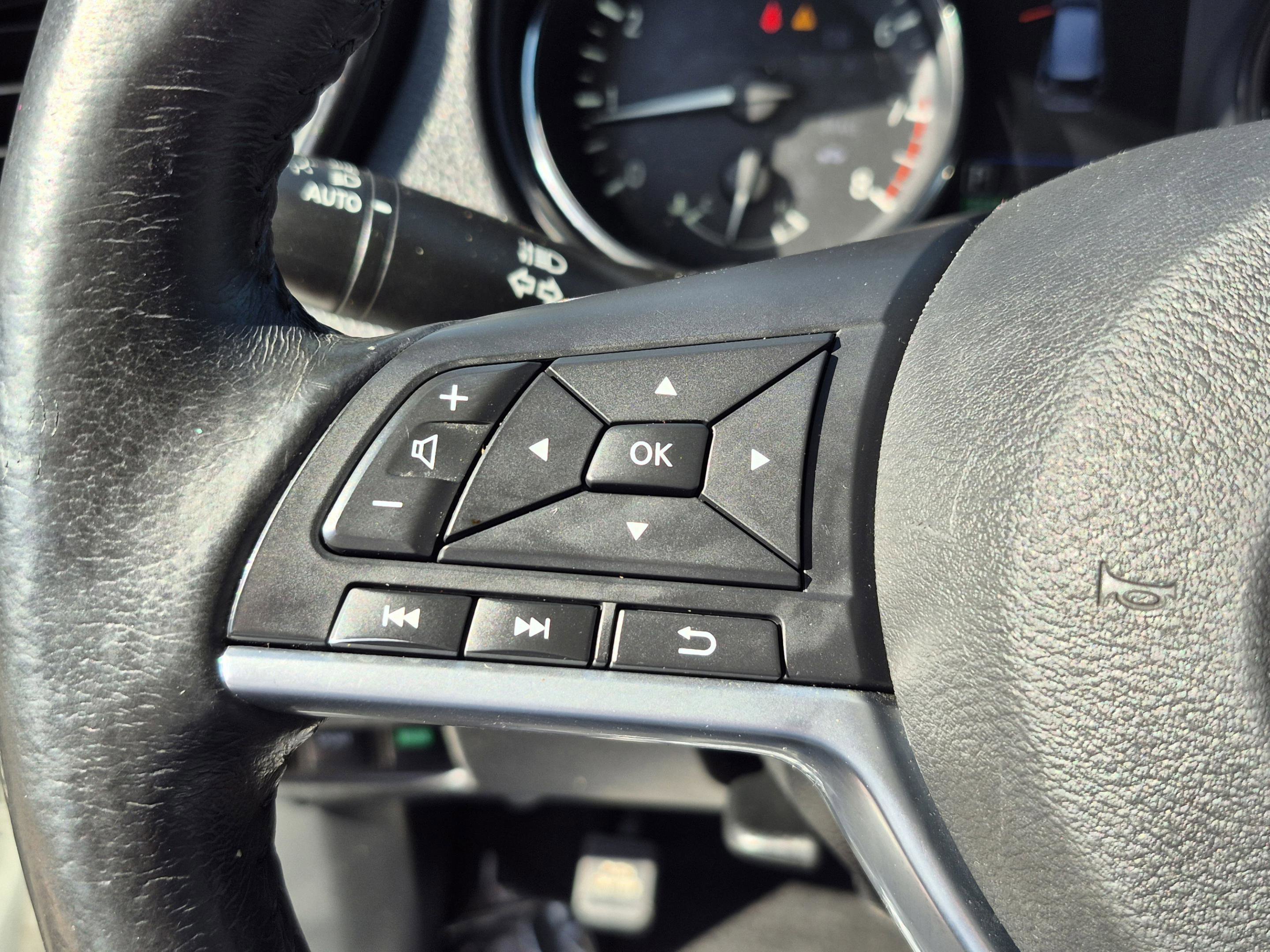 Used 2020 Nissan Rogue SV AWD/4WD image 30