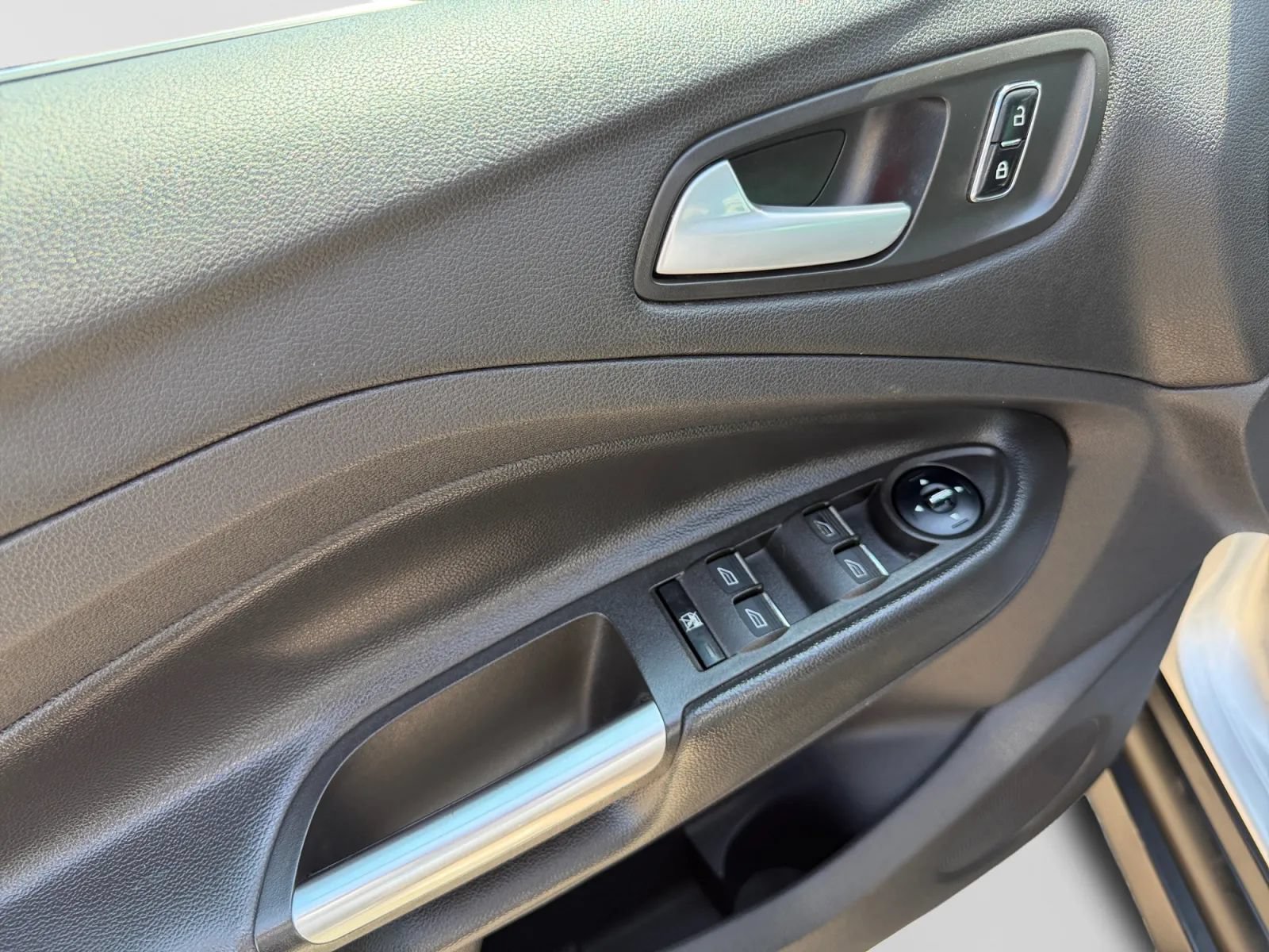 Used 2013 Ford C-MAX SEL FWD image 10