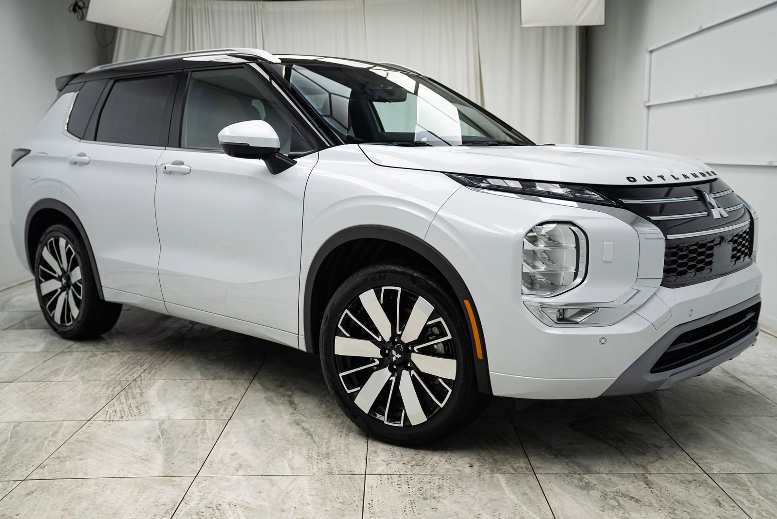 New 2026 Mitsubishi Outlander SEL image 1