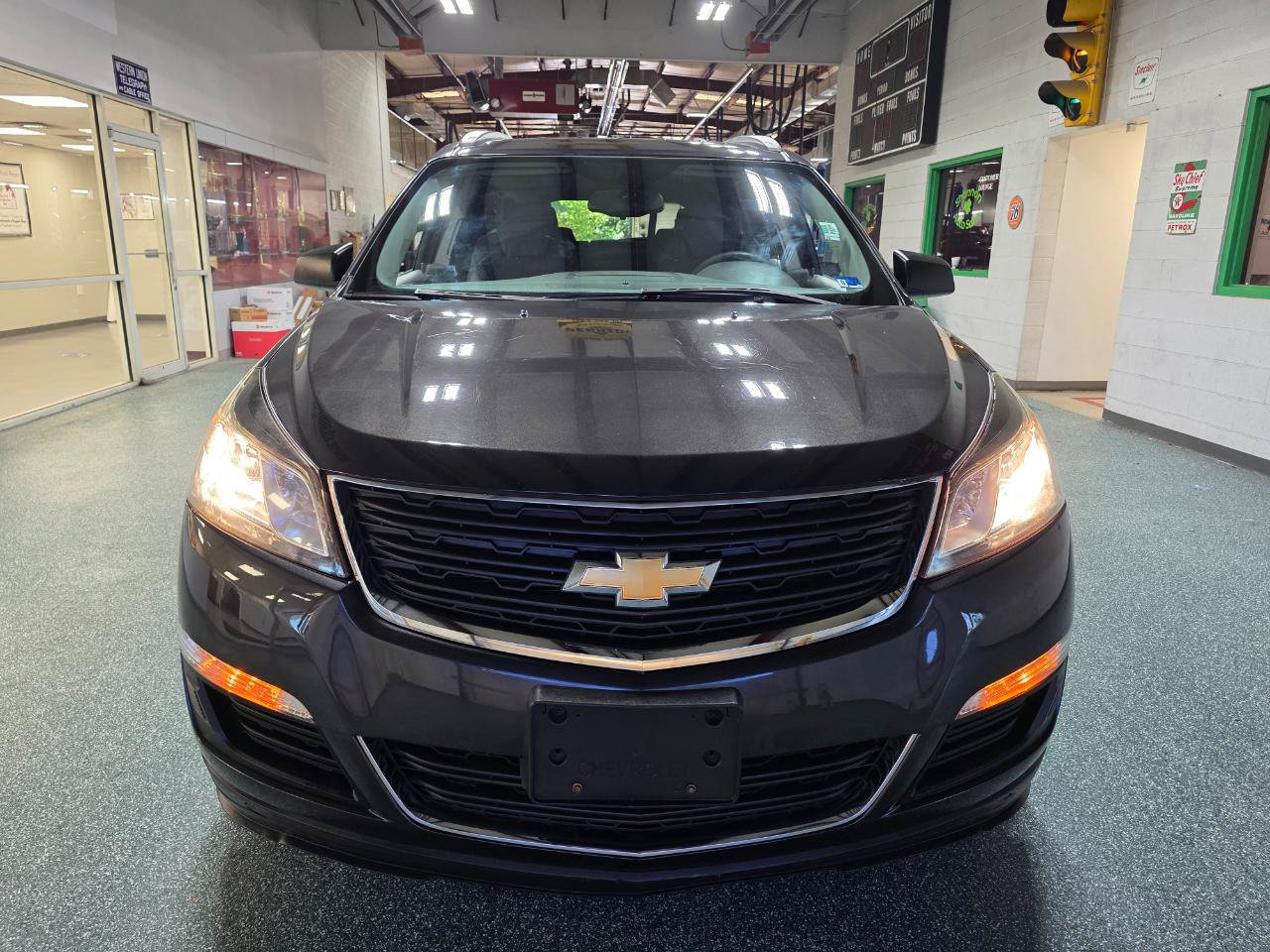 Used 2017 Chevrolet Traverse LS FWD image 3