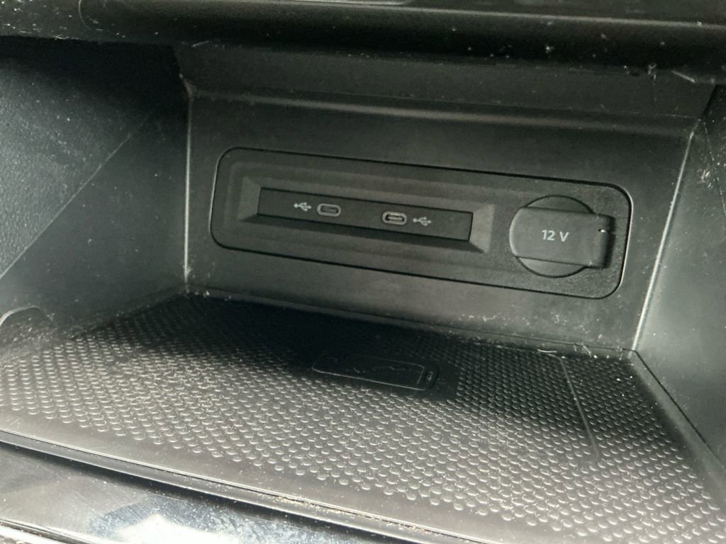 Used 2022 Volkswagen Atlas Cross Sport SE image 16