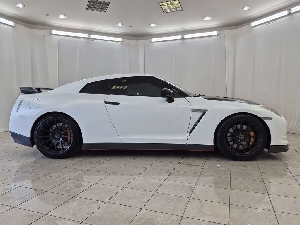 Used 2009 Nissan GT-R Premium AWD/4WD image 11