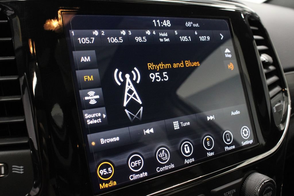 Used 2021 Jeep Grand Cherokee Limited X AWD/4WD image 2