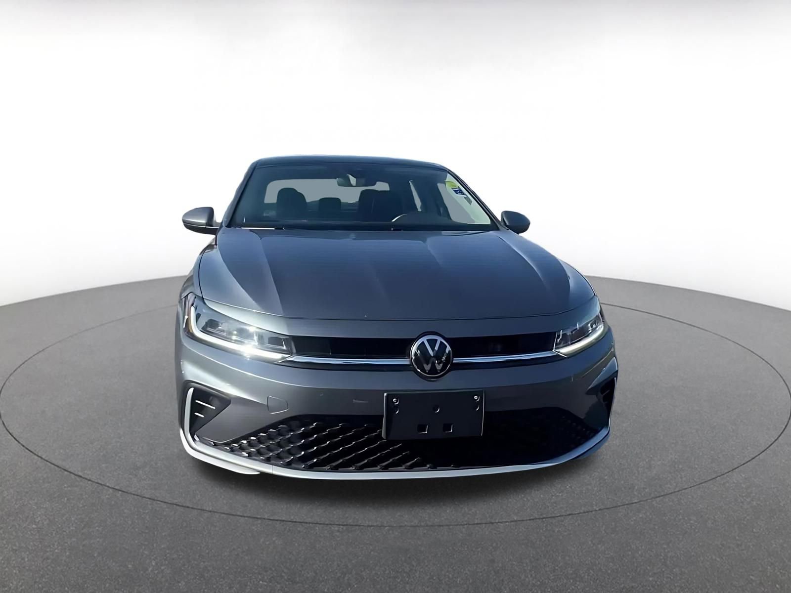 Used 2025 Volkswagen Jetta SE image 4