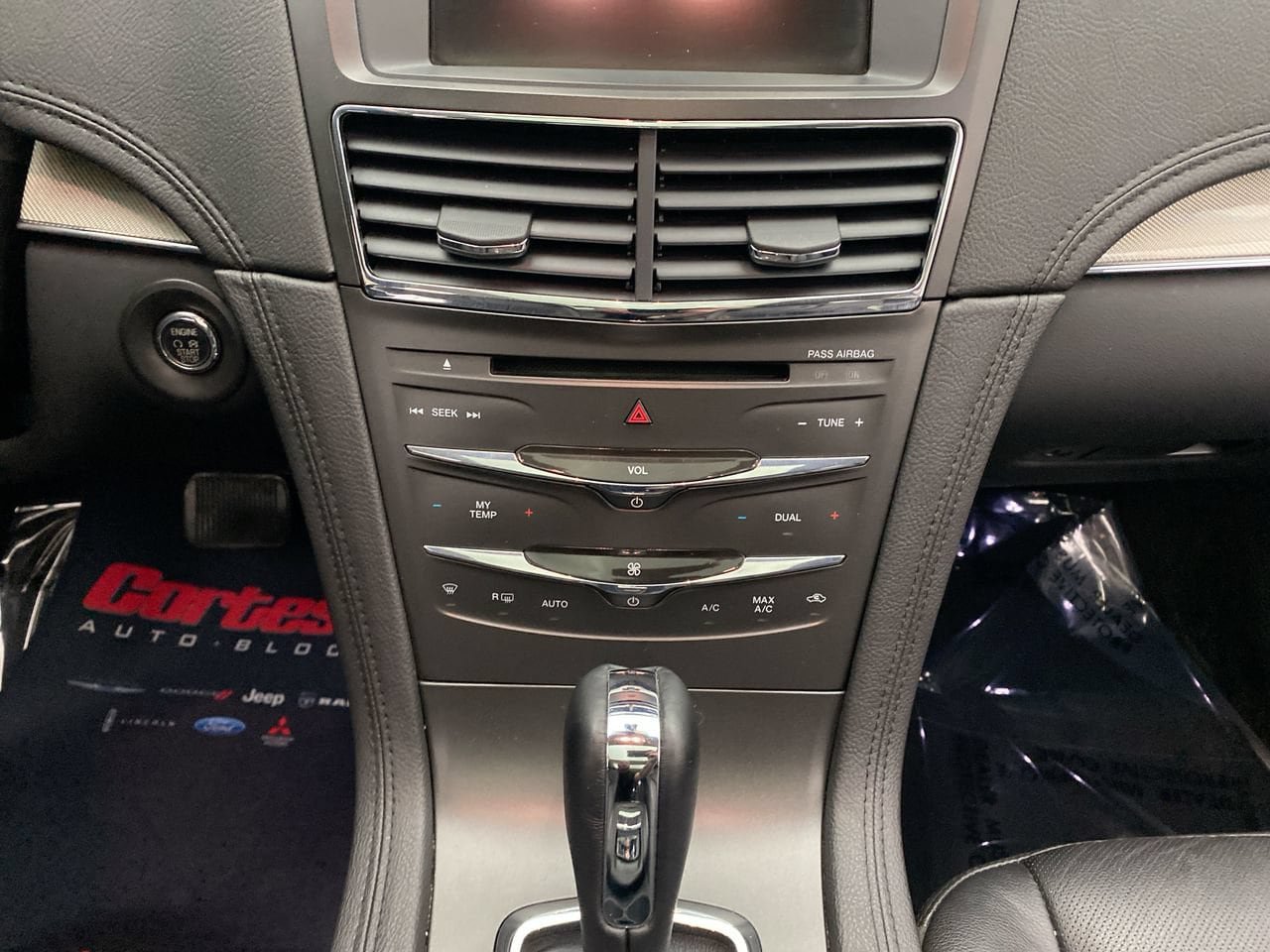 Used 2015 Lincoln MKT AWD image 21