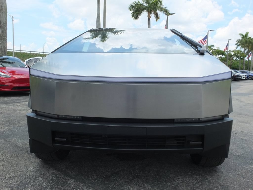 Used 2025 Tesla Cybertruck AWD Crew Cab image 17