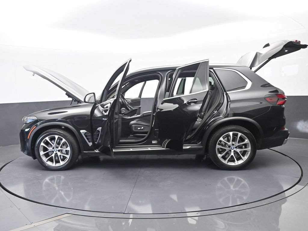 Used 2025 BMW X5 xDrive50e AWD/4WD image 79