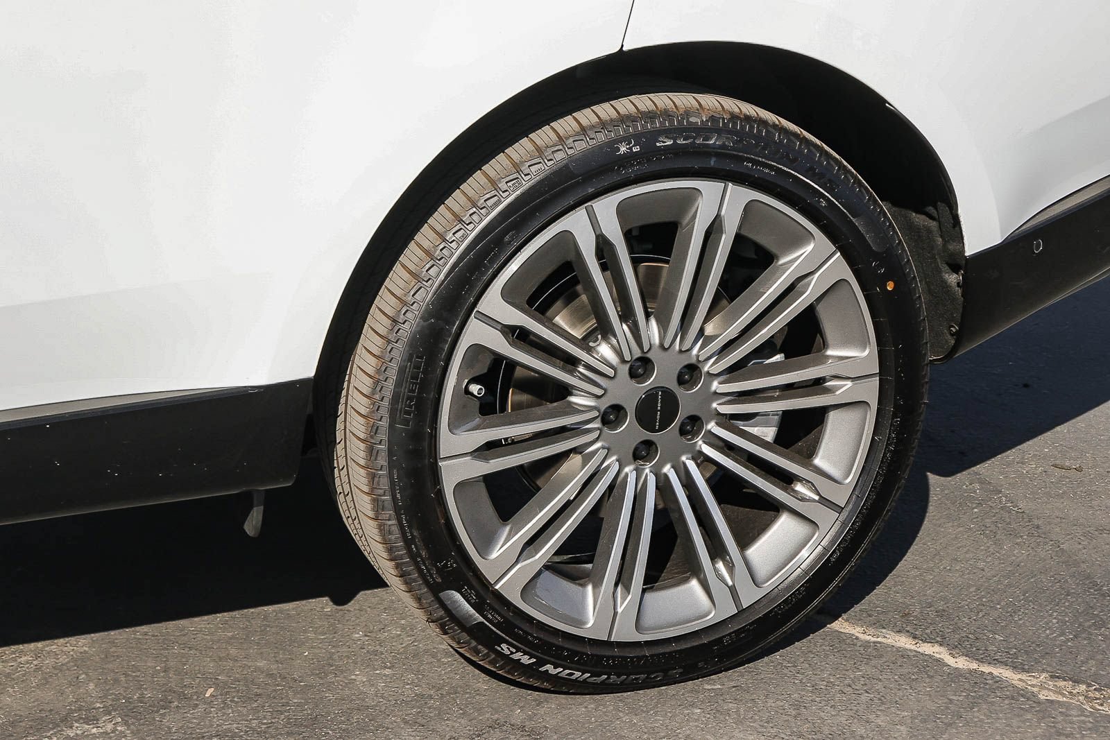New 2026 Land Rover Range Rover Long Wheelbase SE AWD/4WD image 10