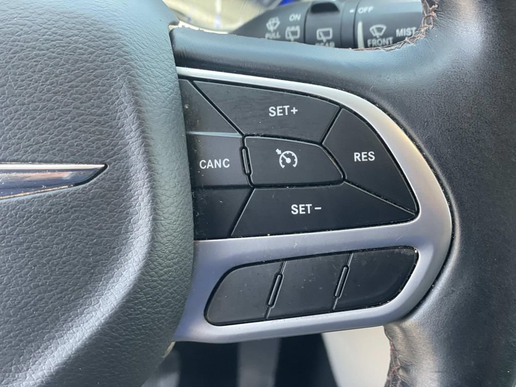 Used 2017 Chrysler Pacifica Touring-L Plus FWD image 10