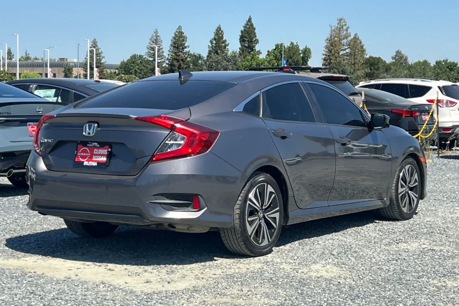 Used 2018 Honda Civic EX-T image 3