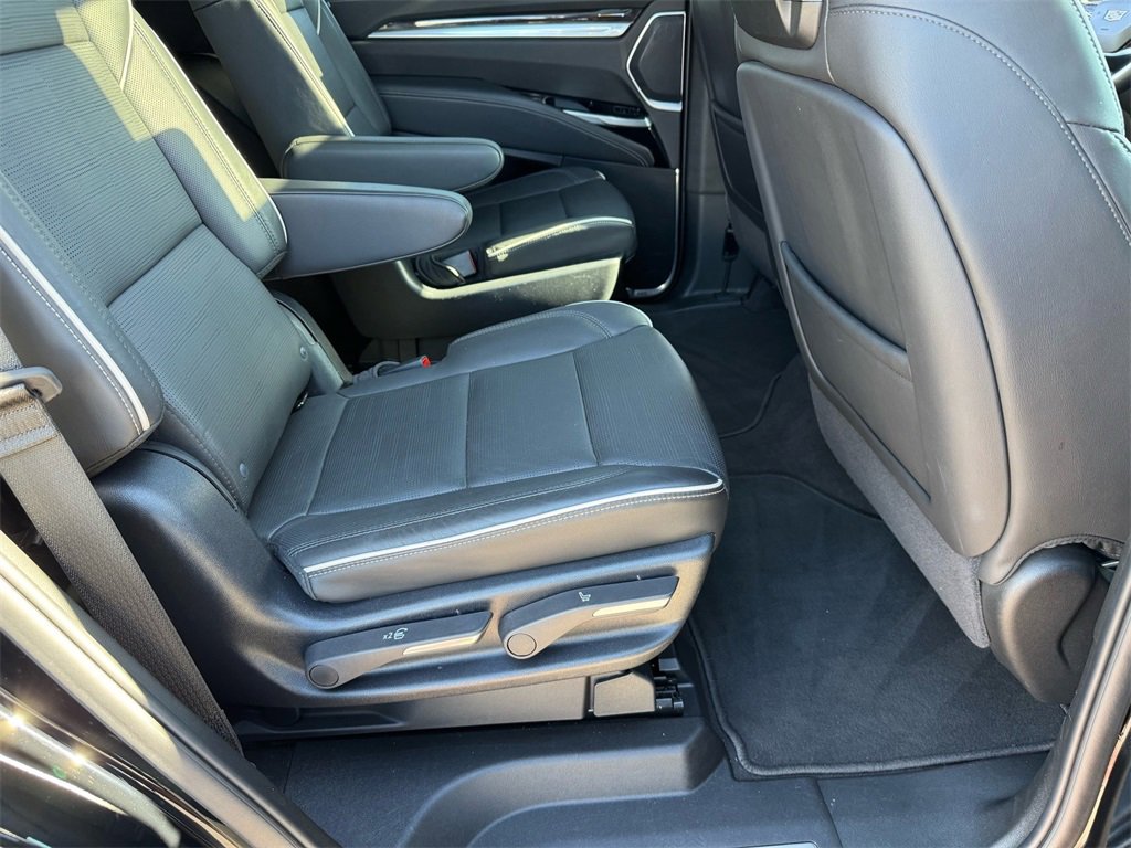 Used 2025 Cadillac Escalade Premium Luxury image 21