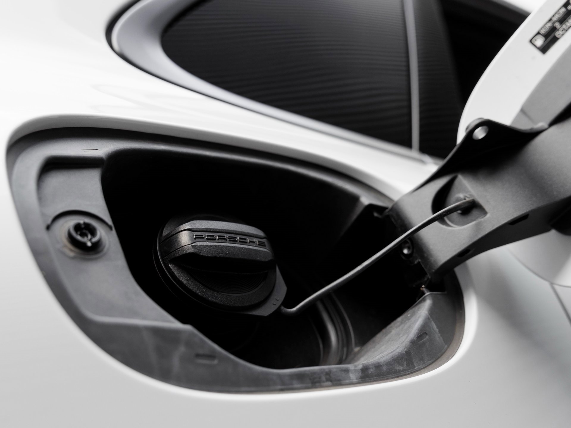 Used 2021 Porsche Macan image 26