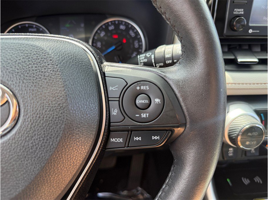 Used 2021 Toyota RAV4 XLE Premium AWD/4WD image 26