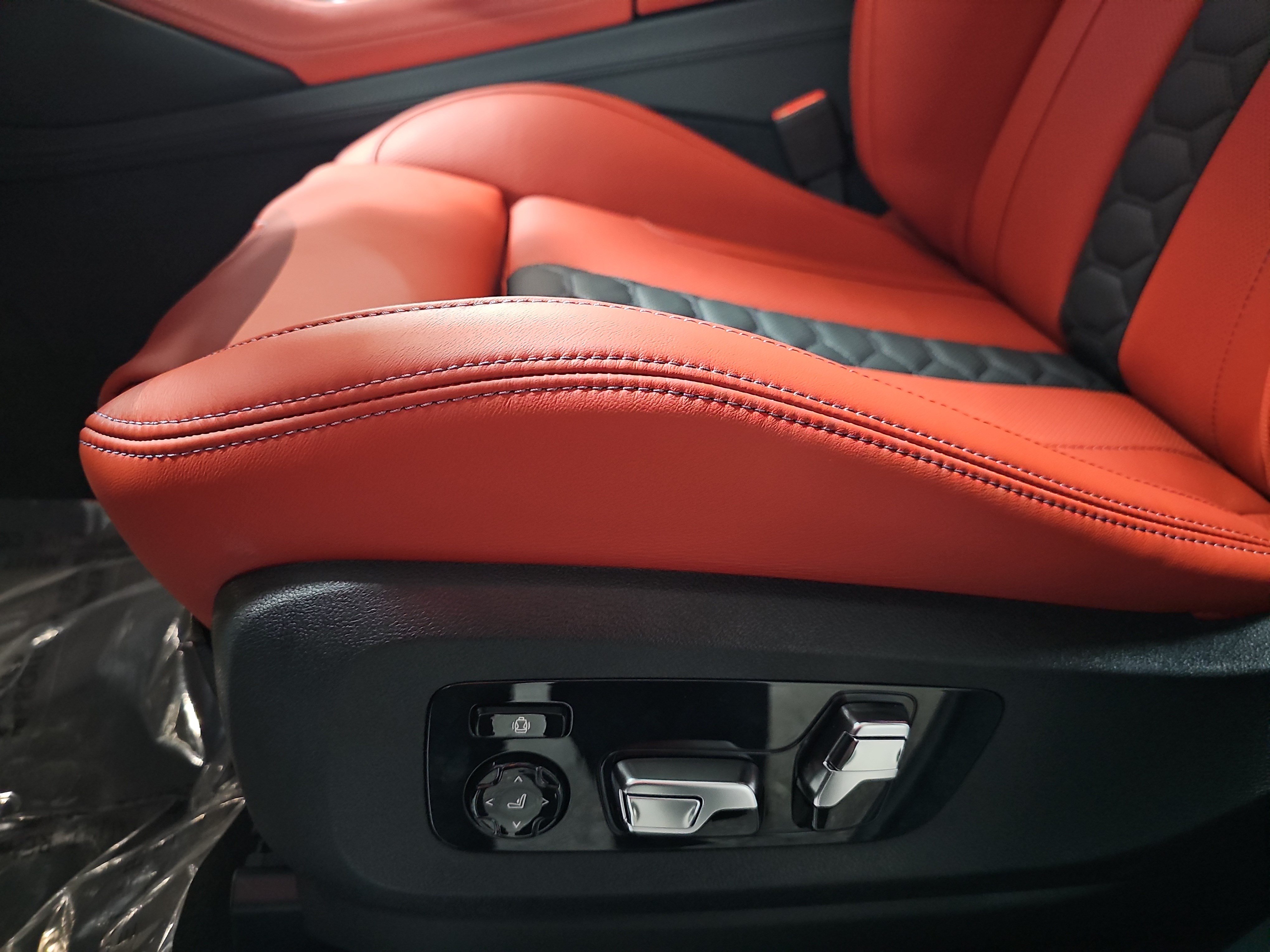 New 2026 BMW X5 M Competition w/ Executive Package AWD/4WD image 28