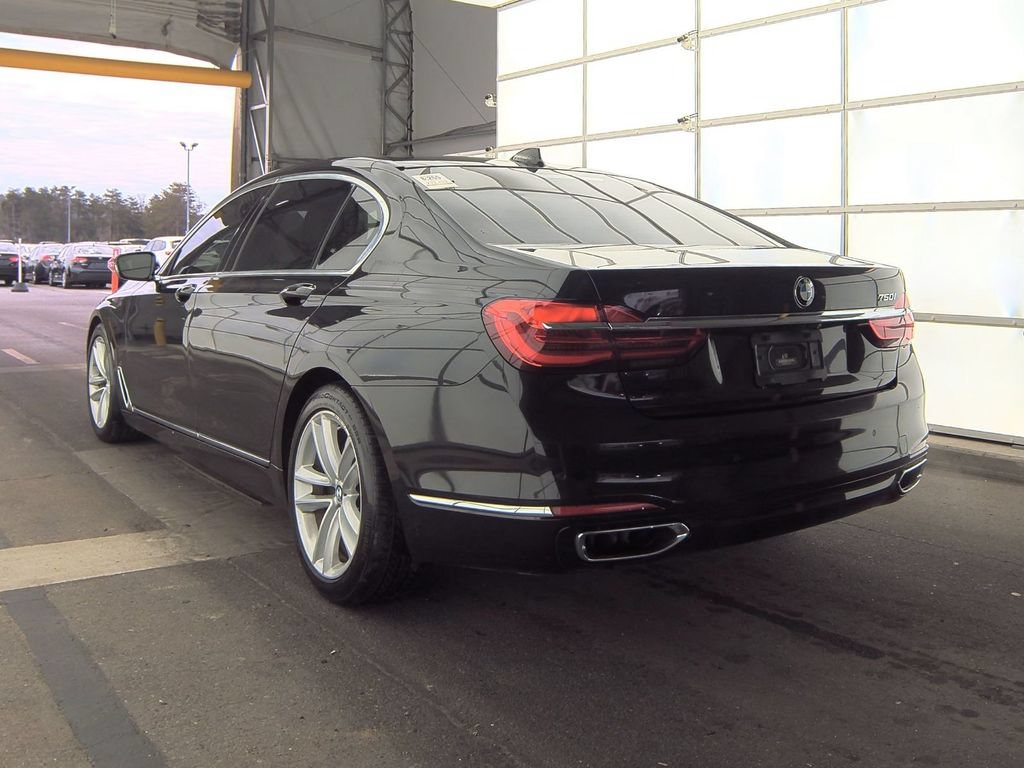 Used 2018 BMW 750i w/ Executive Package RWD image 6