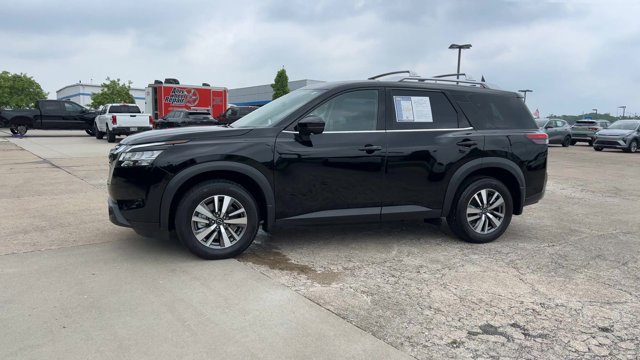 Used 2024 Nissan Pathfinder SL FWD image 5