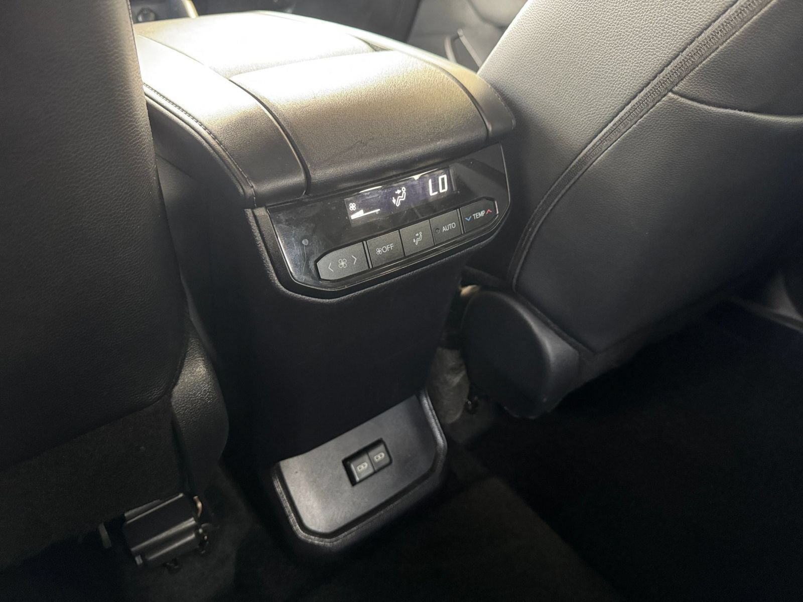 Used 2025 Toyota Highlander XSE AWD/4WD image 25