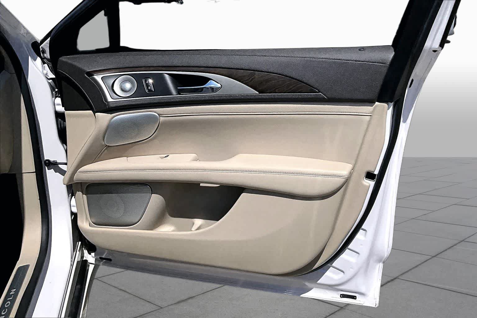 Used 2020 Lincoln MKZ Reserve w/ Luxury Package AWD/4WD image 27