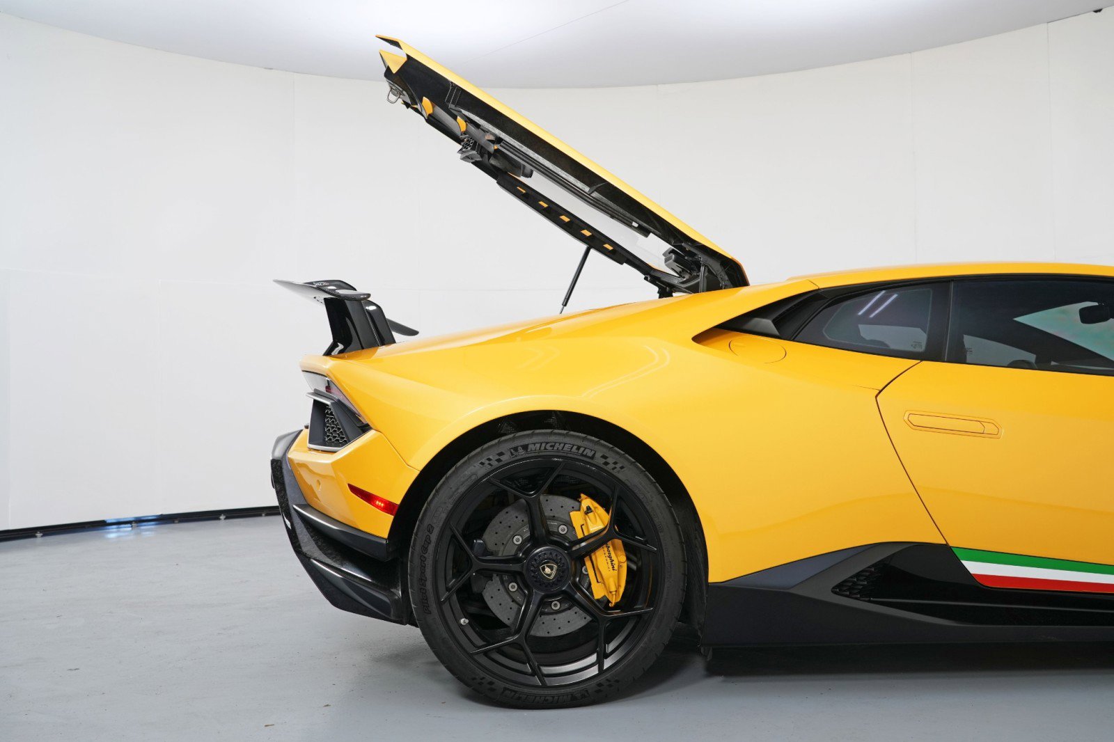 Used 2018 Lamborghini Huracan Performante image 61