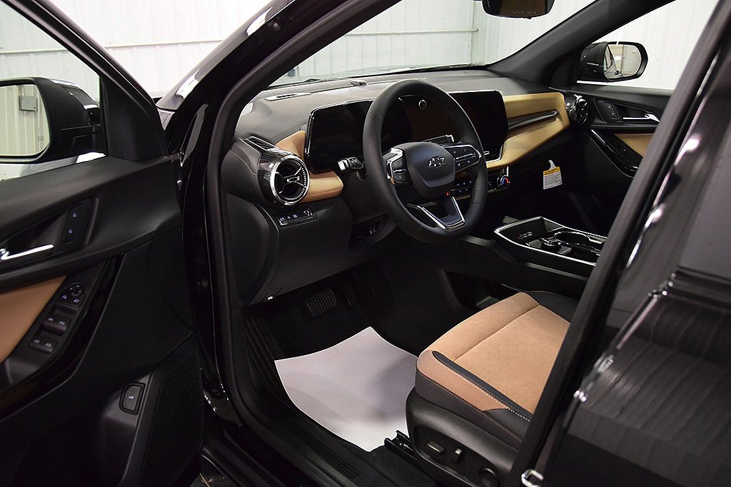 New 2026 Chevrolet Equinox ACTIV w/ Safety and Technology Package image 14