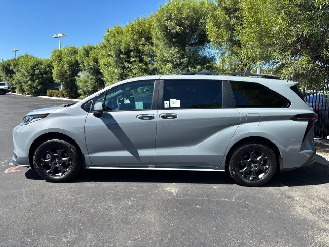 New 2026 Toyota Sienna XLE Woodland Edition AWD/4WD image 7