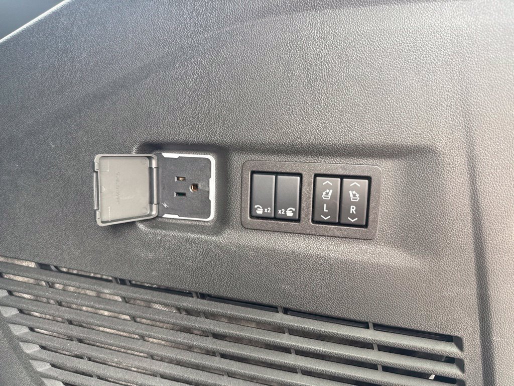 Used 2025 GMC Yukon XL Denali Ultimate AWD/4WD image 62