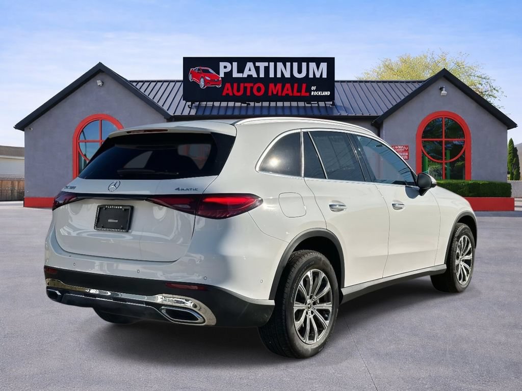 Used 2024 Mercedes-Benz GLC 300 4MATIC image 3