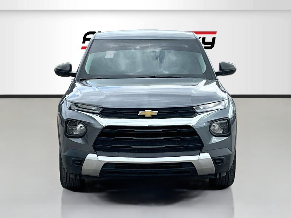 Used 2021 Chevrolet TrailBlazer LS w/ LPO, Blackout Package FWD image 2
