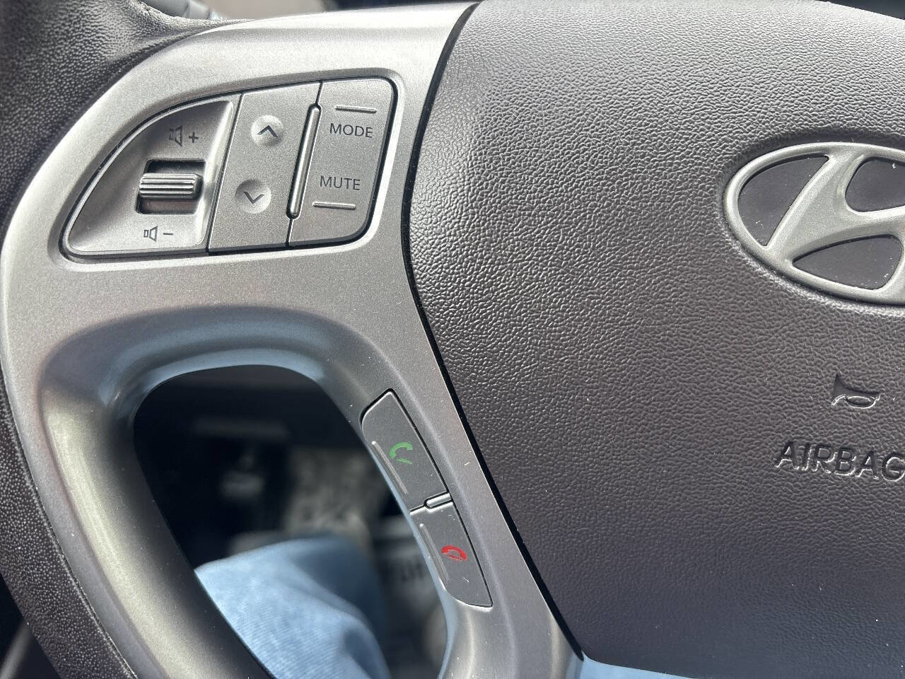 Used 2011 Hyundai Tucson Limited w/ Premium Pkg 3 AWD/4WD image 34