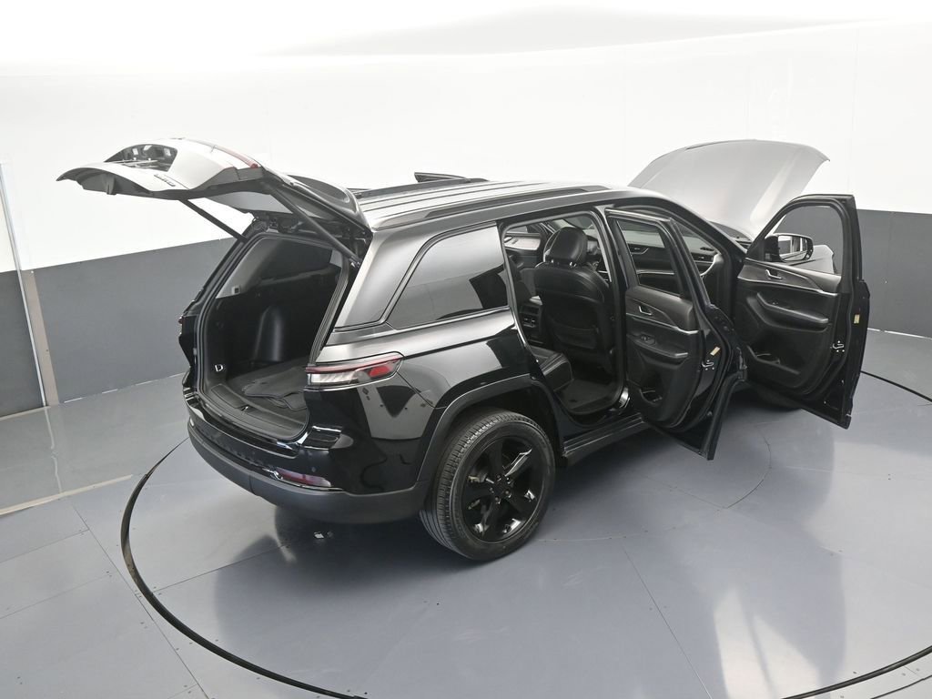 Used 2023 Jeep Grand Cherokee Limited w/ Black Appearance Package image 71