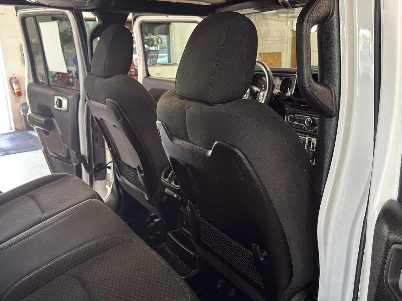 Used 2024 Jeep Wrangler Unlimited Rubicon 4xe w/ Technology Group AWD/4WD image 44