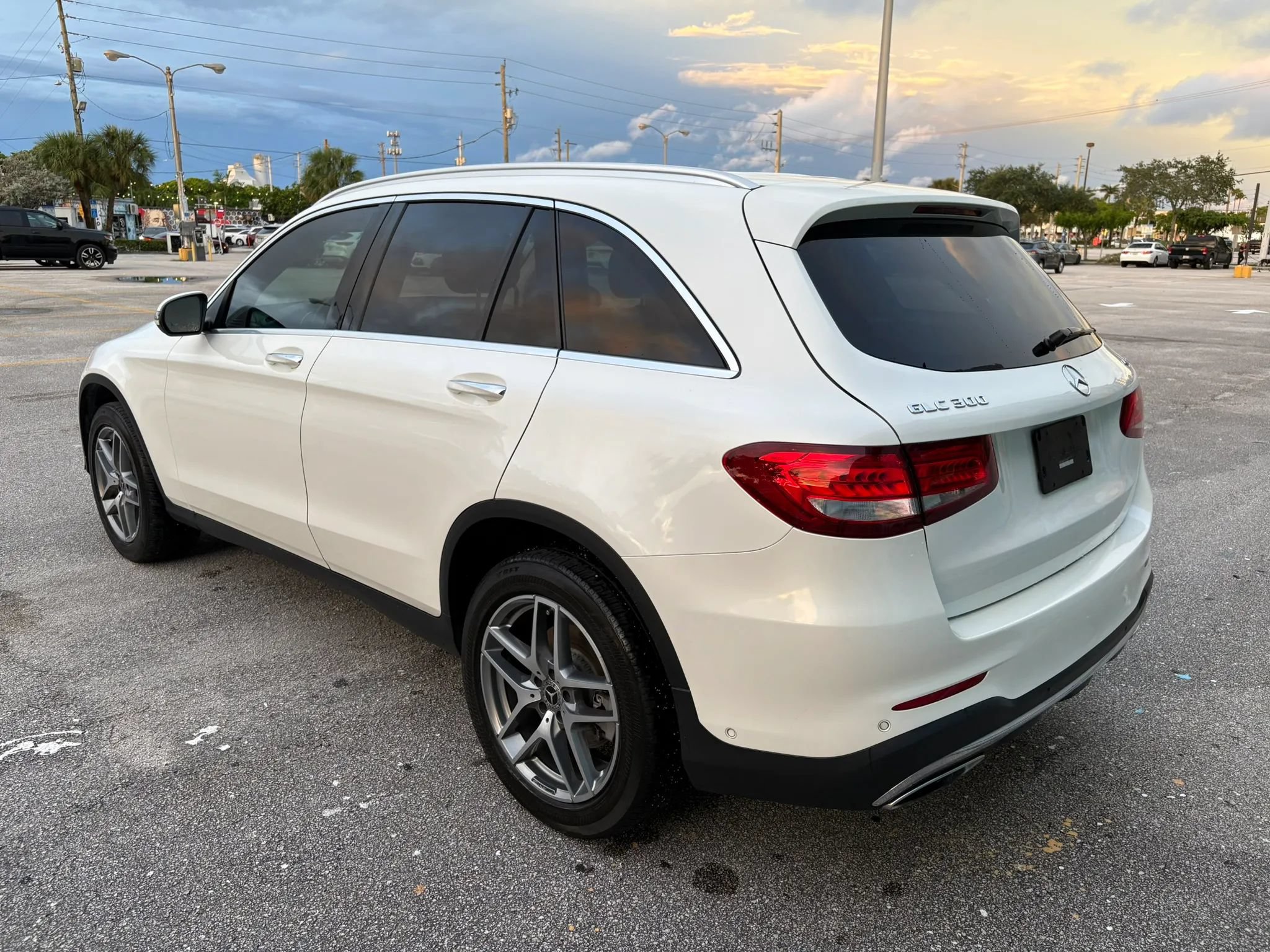 Used 2017 Mercedes-Benz GLC 300 4MATIC image 9