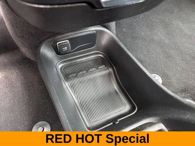 Used 2023 Chrysler Pacifica Touring FWD image 24