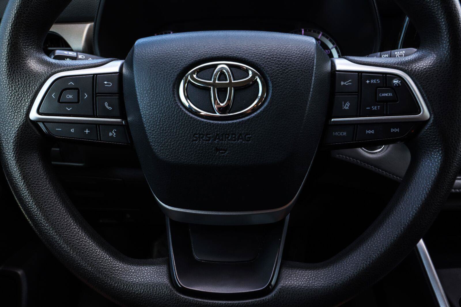 Used 2022 Toyota Highlander L FWD image 14