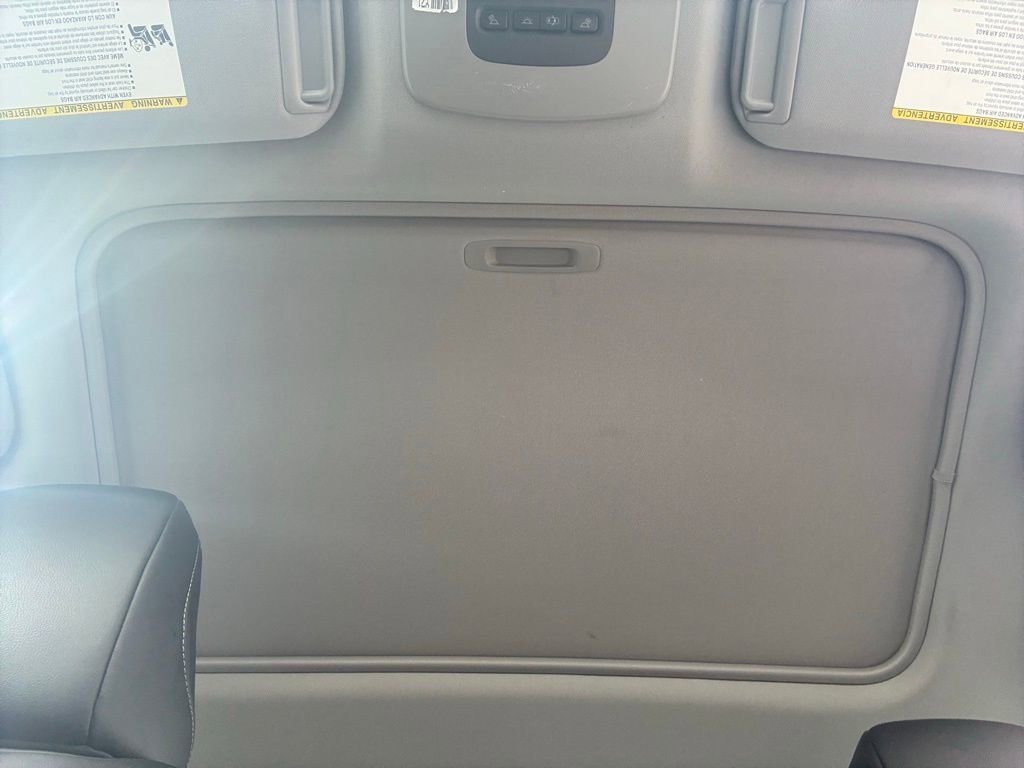 Used 2020 Toyota Camry SE w/ Sunroof Package image 39