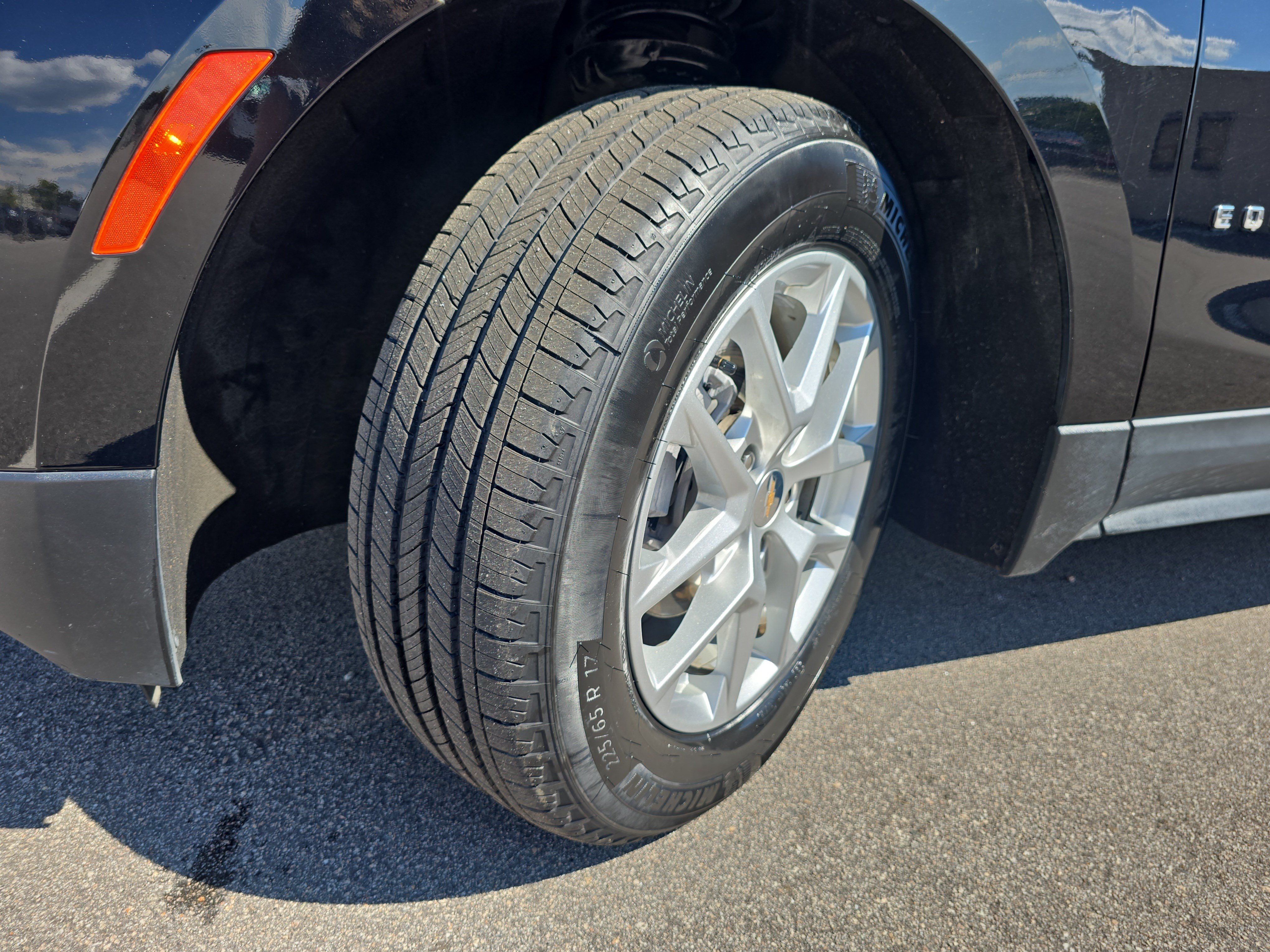 Used 2023 Chevrolet Equinox LT FWD image 33