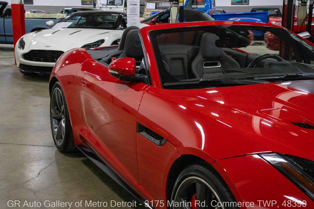 Used 2020 Jaguar F-TYPE R image 25