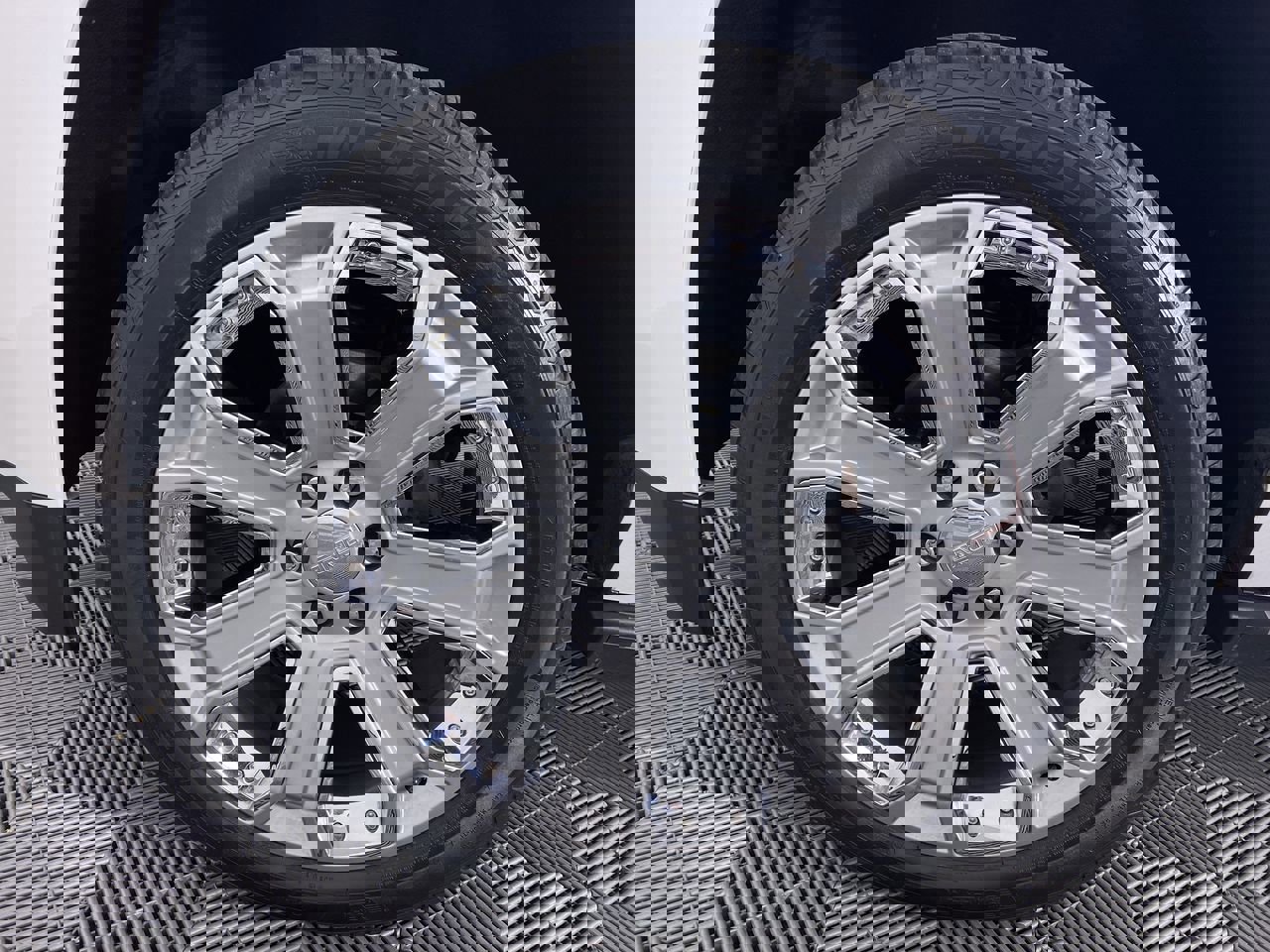 Used 2018 GMC Yukon Denali w/ Open Road Package image 17