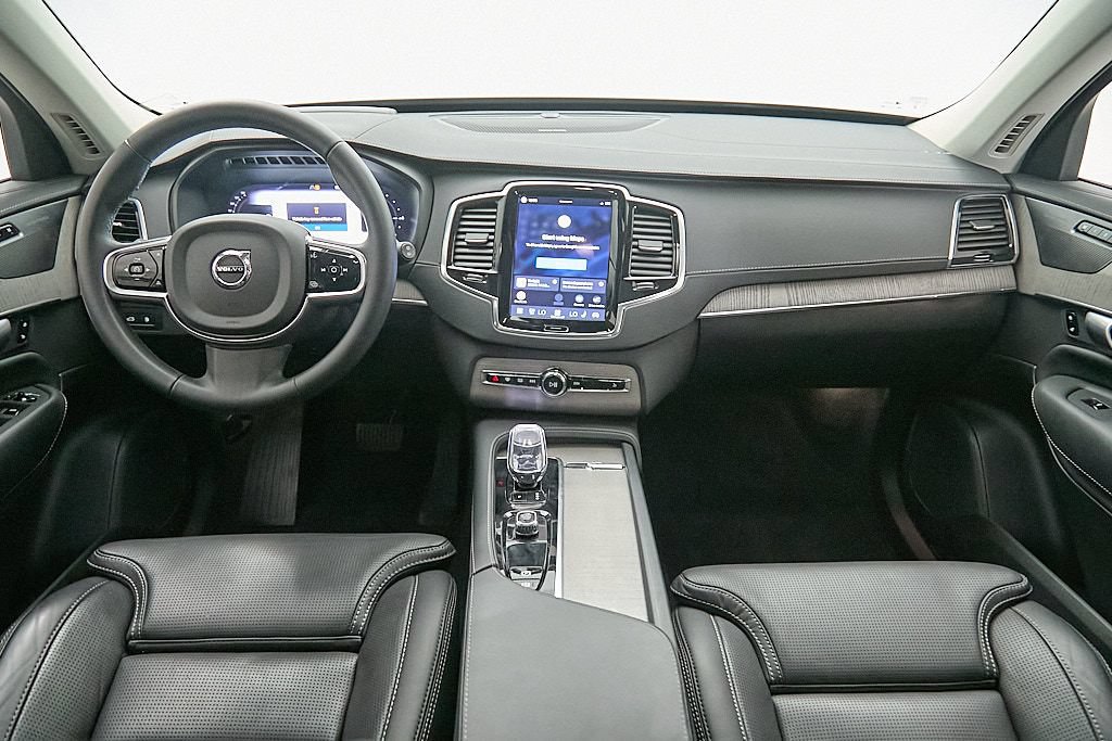 Certified 2024 Volvo XC90 T8 Ultimate w/ Protection Package Premier AWD/4WD image 27