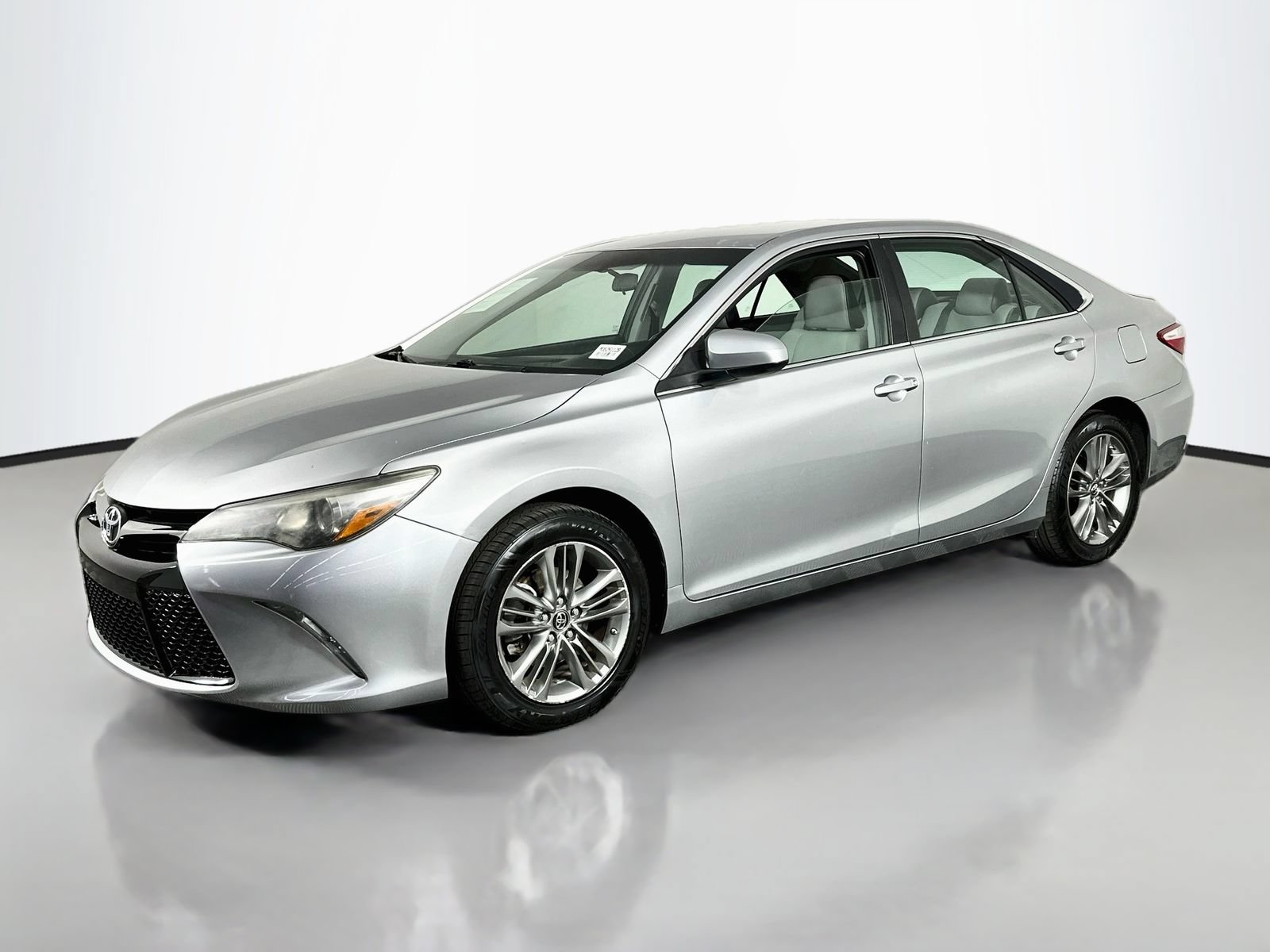 Used 2016 Toyota Camry SE FWD image 3