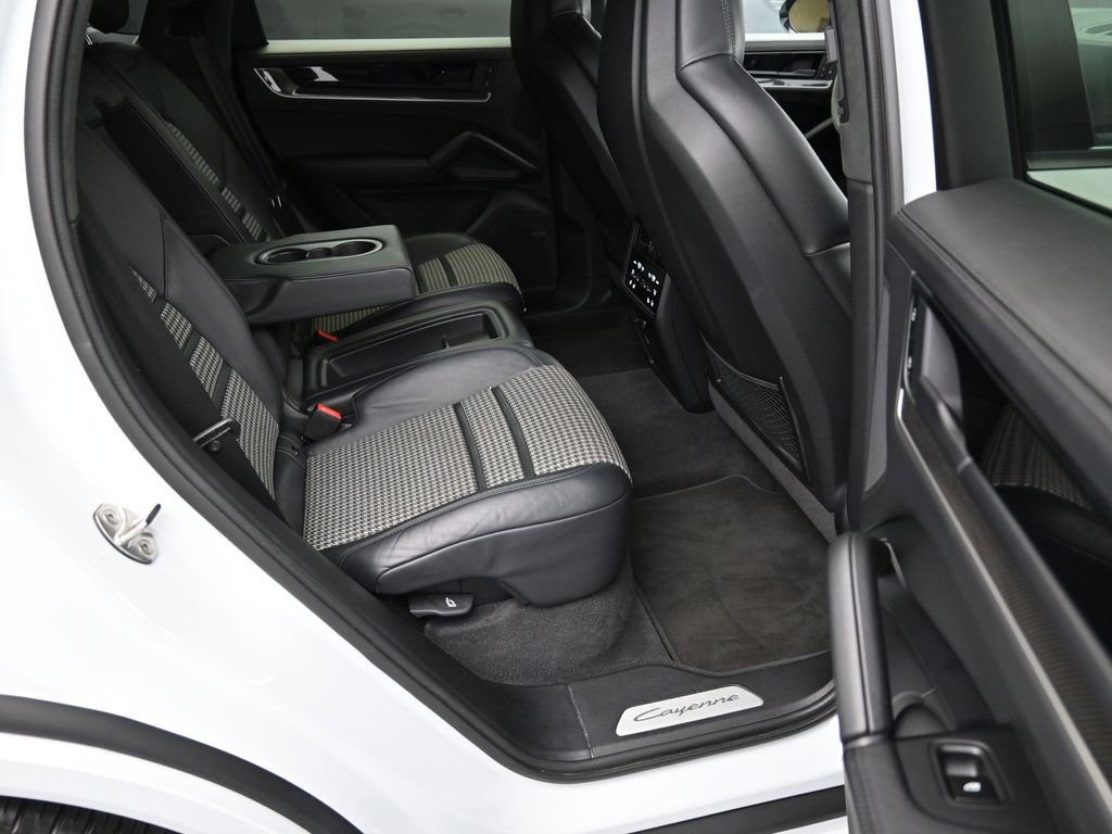 Certified 2024 Porsche Cayenne Turbo image 25