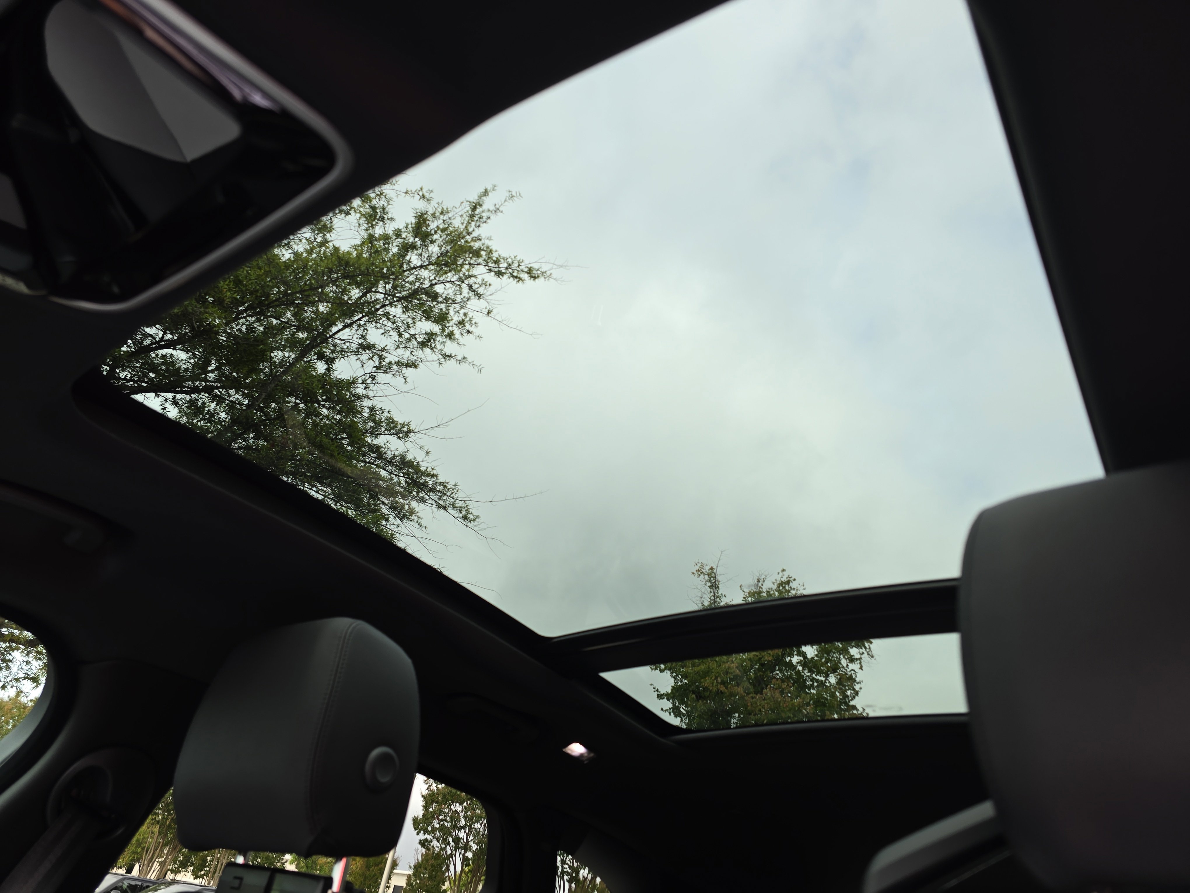 New 2026 Land Rover Range Rover Velar Dynamic SE image 30